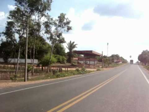 Fotografia da estrada asfáltica de acesso ao município de Nazária