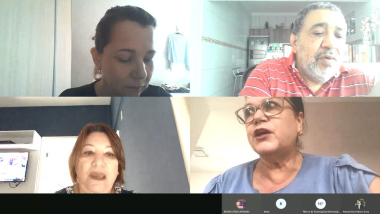 Pessoas reunidas