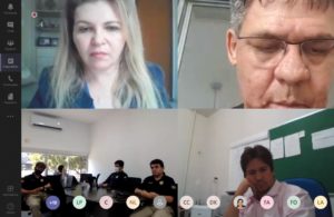 Pessoas reunidas em video