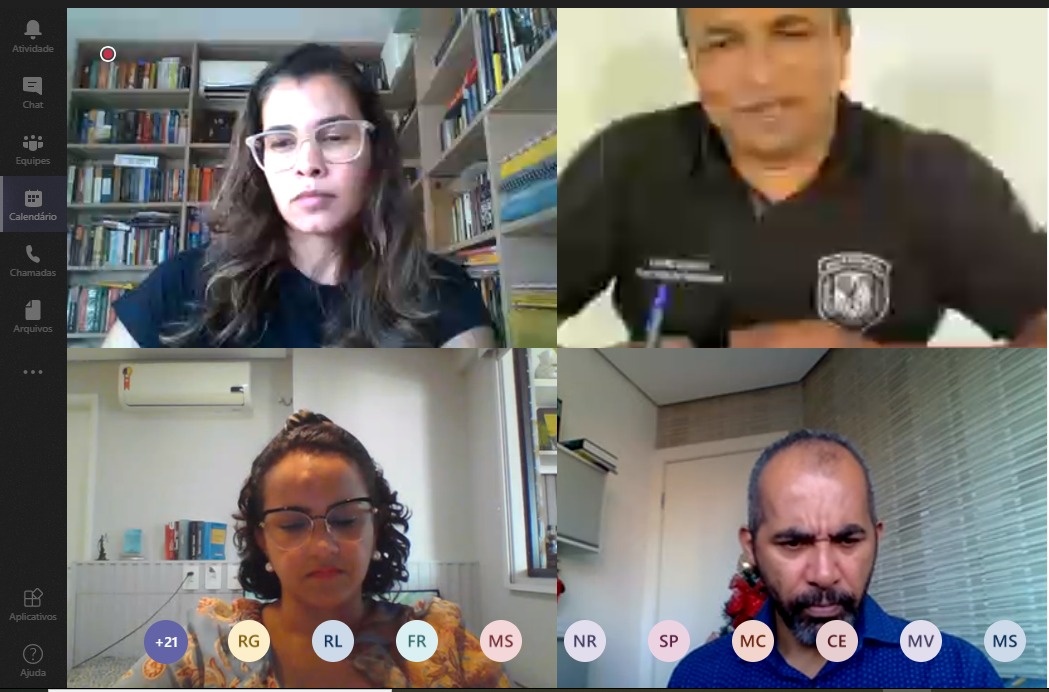 Pessoas reunidas por videoconferência 