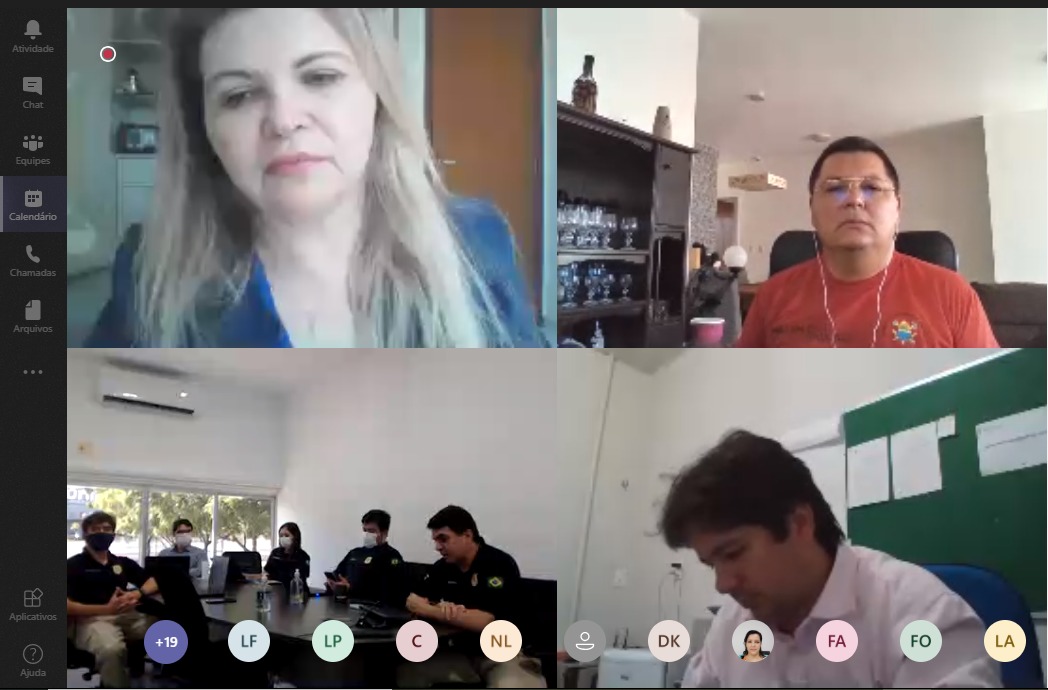 Pessoas reunidas em videoconferência 