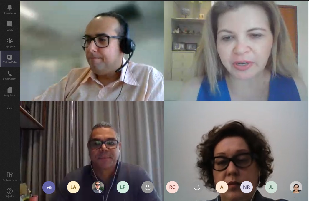 Pessoas reunidas por videoconferência 