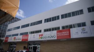 Fachada da Farmácia do Povo, em Teresina