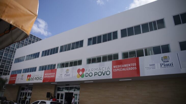 Fachada da Farmácia do Povo, em Teresina