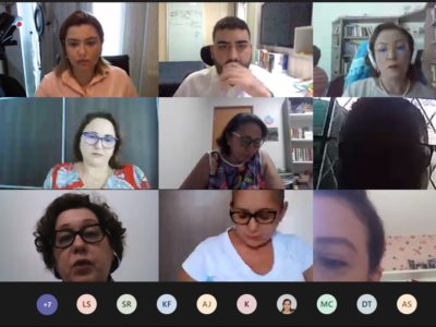 Pessoas reunidas por videoconferência