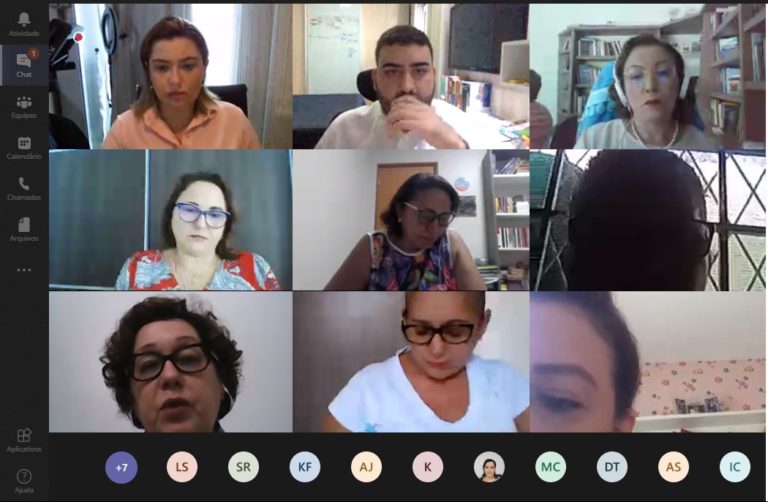 Pessoas reunidas por videoconferência