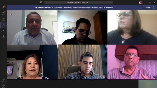 Pessoas reunidas por videoconferência